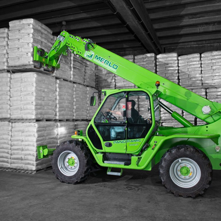 Teleskoptruck firehjulsstyrt < 19 meter <4 tonn